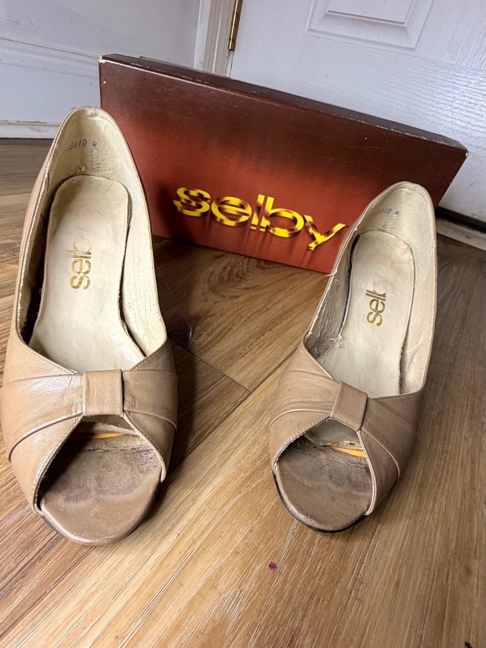 Vintage 1960s Selby Tan Leather Peep Toe Pumps Bow Heels Original Box